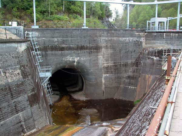 Invergarry Dam  - 溢洪道隧道