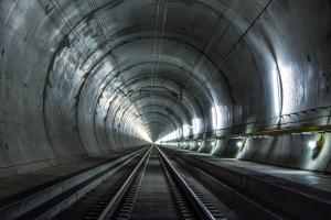圣哥达基地铁路隧道